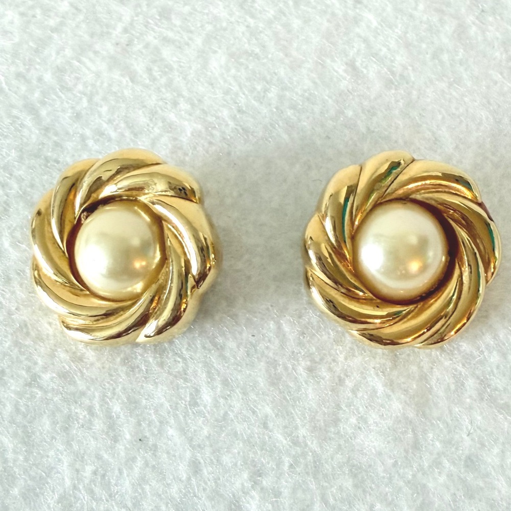 Kenneth Jay Lane KJL Clip Earrings Gold Tone Pearl Swirl Vintage‎ Chic